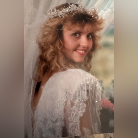 Wedding Dress with Headress and Veil - Picture 4 of 8